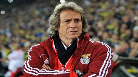 مدرب الهلال السابق يقطع الطريق على النصر في صفقة برازيلية هامة