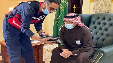 محافظ المندق يستقبل مدير الهلال الأحمر