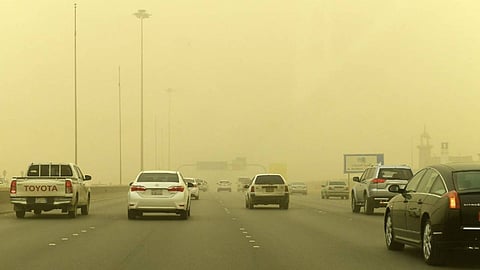 الأرصاد تنبه إلى عوالق ترابية على منطقة الرياض