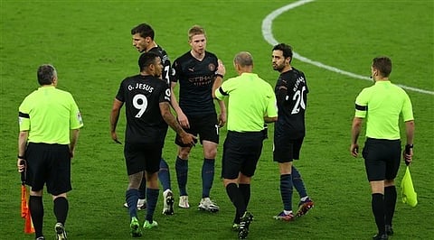 عقب الهزيمة أمام توتنهام.. قانون لمسة اليد يصيب البلجيكي دي بروين بالحيرة