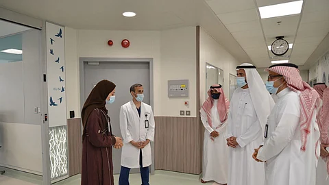 بالصور.. وزير الصحة يدشن عددًا من المشاريع التطويرية بمدينة الملك فهد الطبية