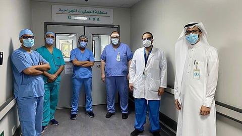 استئصال ورم ضخم من دماغ سيدة ثمانينية بمدينة الملك عبدالله الطبية