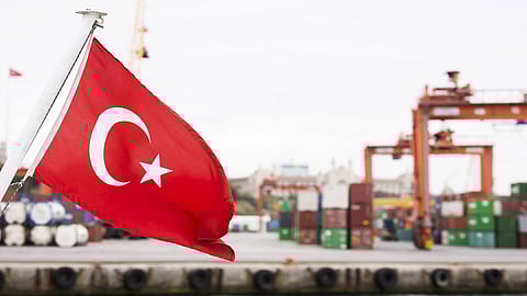 صهر أردوغان السبب.. محاولات محمومة لإنقاذ الاقتصاد التركي