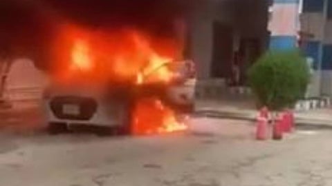 بالفيديو.. مواطن ينقذ محطة وقود من كارثة بعد اشتعال النيران في سيارة بداخلها