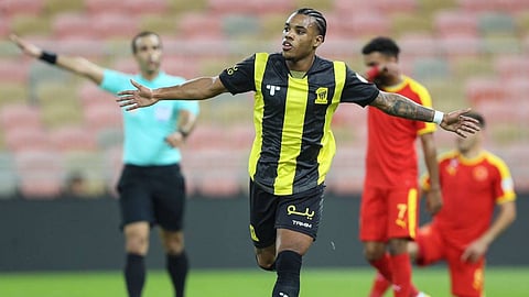 رودريجيز يقود الاتحاد إلى الفوز على القادسية بشق الأنفس