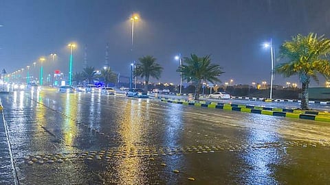 هطول أمطار متفرقة على مناطق عدة بالمملكة الجمعة