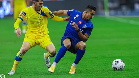 نهاية الشوط الأول.. الهلال يقترب من التتويج بكأس الملك على حساب النصر