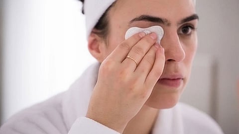 احذري هذه المواد الضارة بمُزيلات مكياج العيون!