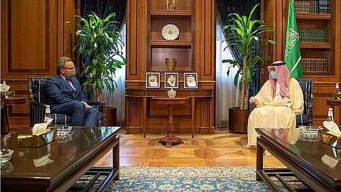 الجبير يبحث المستجدات الإقليمية والدولية مع سفير اليونان