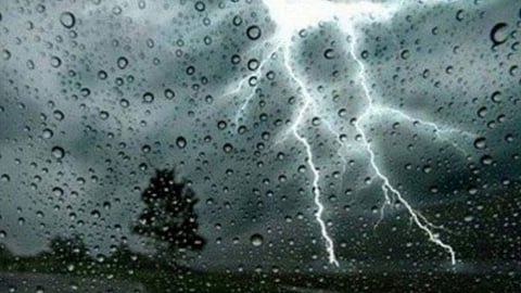 تنبيه متقدم باستمرار هطول الأمطار على 5 محافظات بالرياض