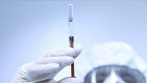 «بيونتك» تعلن بدء توزيع لقاح كورونا.. وتجارب جديدة بآسيا وإفريقيا