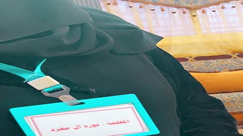 نورة آل مغرد.. المعلمة الإنسانة تقدم دروسًا مجانيةً لطالبات يعانين ظروفًا صحية