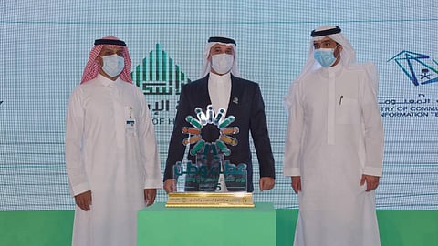 الموارد البشرية تكرم وزارة الإسكان لدورها في العمل التطوعي