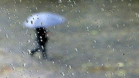 منخفض جوي أطلسي يصاحبه زخات مطر على مناطق بالمملكة خلال ساعات
