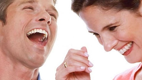 فوائد صحية للضحك على الجسم.. يقي من الاضطرابات والاكتئاب