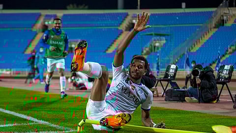 «القاضية ممكن».. لدغة آل بليهي تقود الهلال إلى فوز درامي على الرائد «العنيد»