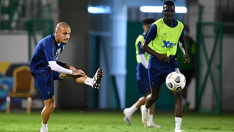 الأهلي يتلقى دفعة مزدوجة قبل كلاسيكو النصر