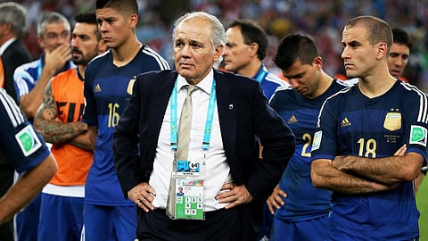 بعد صراع طويل.. السرطان ينتصر على صديق مارادونا