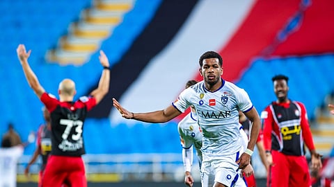 بالفيديو.. مدافع الهلال يسخر من احتفال هداف ليستر سيتي