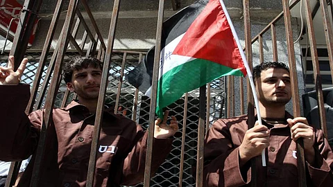 تقرير حقوقي: إسرائيل اعتقلت 413 فلسطينيًا منهم 49 طفلًا في نوفمبر الماضي