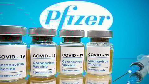 «الغذاء والدواء الأمريكية» توصي بأخذ جرعتين من لقاح فايزر