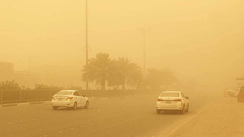 «الحصيني» يتوقع غبارًا وعواصف رعدية على بعض المناطق بالمملكة