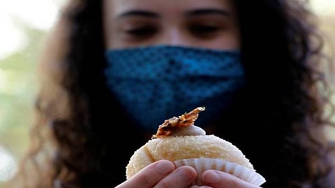 بالصور.. طوابير على مخبز إسرائيلي للحصول على «أبوظبي دونات»