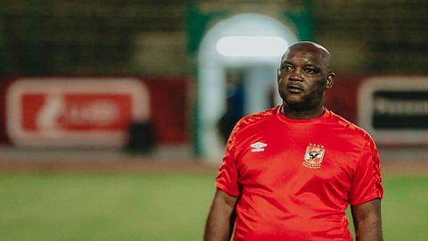 «كورونا» يصطاد مدرب الأهلي المصري