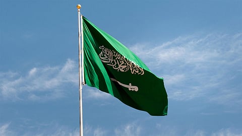 أخبار السعودية اليوم.. وزير الصحة بكشف موعد توزيع لقاح كورونا.. وشرطة الرياض تقبض على متورطتين في إيواء عاملات المنزل
