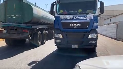 تهور قائد شاحنة كاد يتسبب في حادث مميت بجدة.. والمرور يتدخل