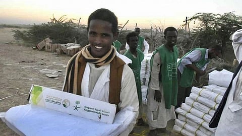 بالصور.. «إغاثي الملك سلمان» يوزع مساعدات إيوائية للأشقاء في اليمن والسودان