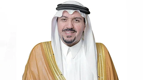 أمير القصيم يوجّه باعتماد اللغة العربية في جميع اللوحات على مداخل المدن والمحافظات