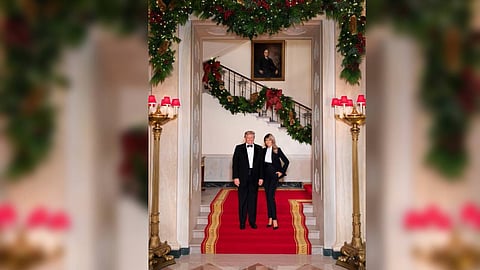 ترامب وزوجته يشعلان مواقع التواصل بـ«الزي الموحد»