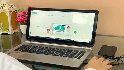 مليون طالب يؤدون اختبارات الفصل الدراسي الأول «عن بُعد» في الرياض