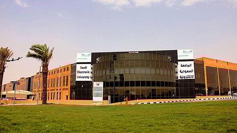 الجامعة الإلكترونية توضح طريقة سداد رسوم برنامج الدراسات العليا