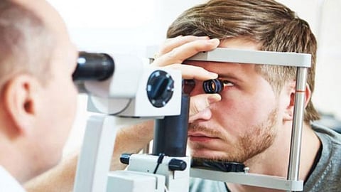 دراسة حديثة تكشف العلاقة بين الإصابة بكورونا وفقدان البصر