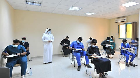 بالصور.. طلبة جامعة جازان يواصلون اختباراتهم النهائية للفصل الدراسي الأول حضوريًّا