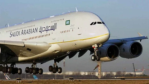 «الخطوط السعودية»: تعليق السفر يشمل الرحلات الدولية فقط