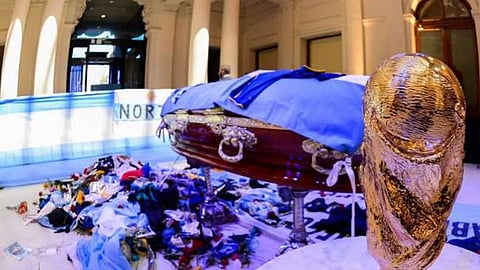 تقرير طبي يكشف حقيقة وجود آثار مخدرات في جسد مارادونا