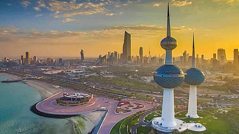الكويت: إبقاء تجميد أرصدة مشاهير السوشيال ميديا المتهمين بقضية «غسل الأموال»