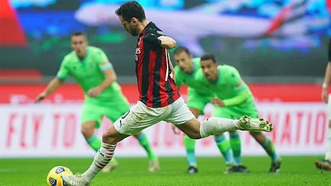 بفوز مثير على لاتسيو.. ميلان يستعيد صدارة الدوري الإيطالي