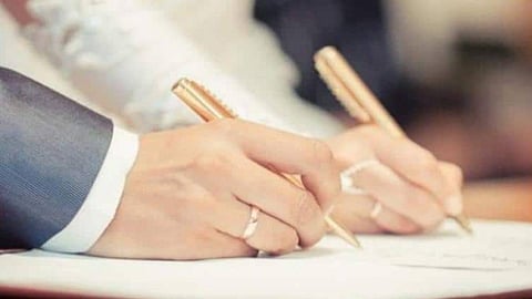 الإمارات.. سجين يشهد عقد قران ابنته عبر تقنية الاتصال المرئي