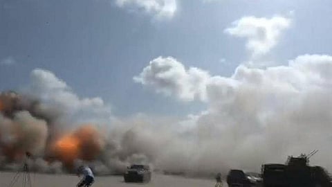 مقطع يوثق لحظة انفجار عدن بصواريخ ميليشيا الحوثي