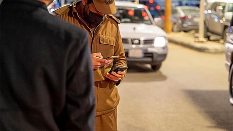 بالصور.. «شرطة الجوف» تضبط عدداً من مخالفي الإجراءات الاحترازية بسكاكا