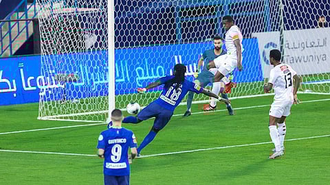 لوشيسكو يعتمد على كويلار لتأمين دفاع الهلال.. وتشكيل متوازن لكتيبة الشباب