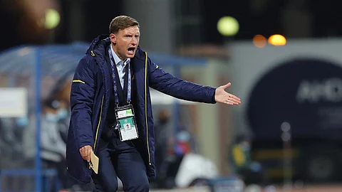 «الورق يتحمَّل كل شيء».. مدرب النصر يكشف حقيقة انتقاد فيتوريا