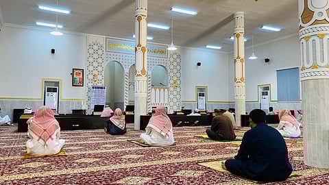 أئمة وخطباء المساجد بالسعودية: لقاحات كورونا «نعم متجددة»