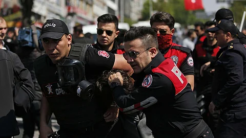 احتجاز 267 شخصًا في تركيا بزعم الانتماء لجماعات إرهابية