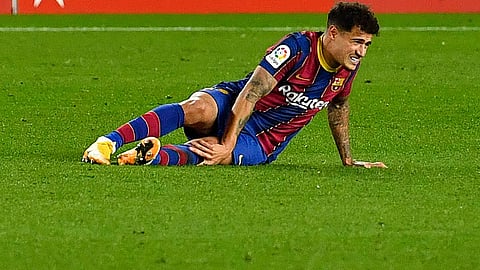 برشلونة يكشف مدة غياب كوتينيو عن الملاعب بسبب «غضروف الركبة»