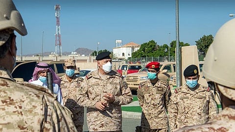 رئيس الجهاز العسكري يزور قوات الحرس الوطني المرابطين في الحد الجنوبي